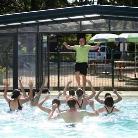 3 Etoiles - Piscine - Eecbii