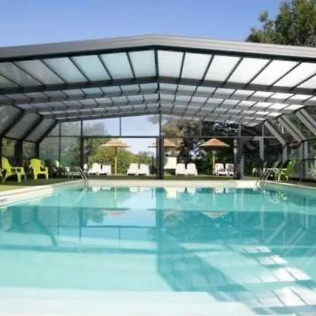 3 Etoiles - Piscine - Eecbii *